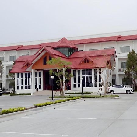טאק Silayok Grand Hotel מראה חיצוני תמונה