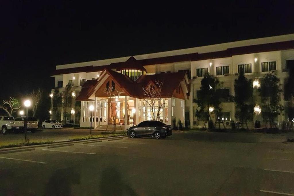 טאק Silayok Grand Hotel מראה חיצוני תמונה