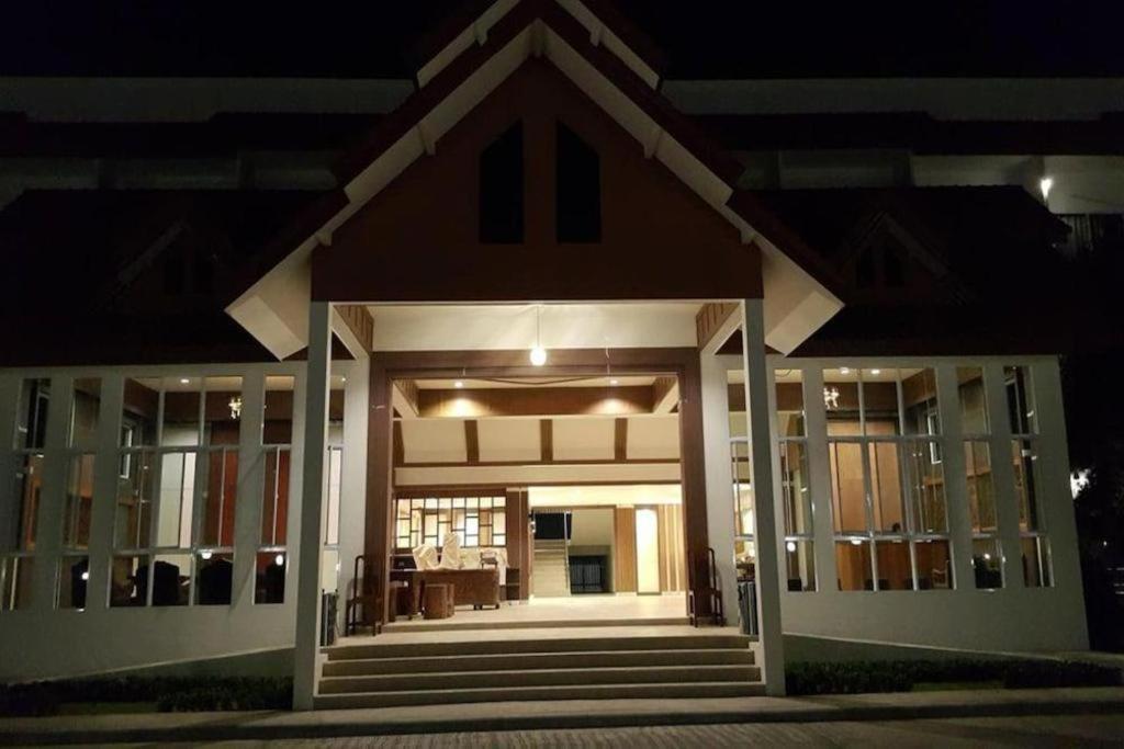 טאק Silayok Grand Hotel מראה חיצוני תמונה