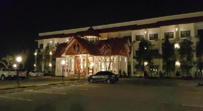 טאק Silayok Grand Hotel מראה חיצוני תמונה