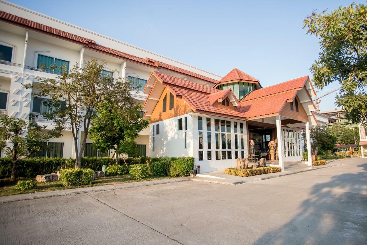 טאק Silayok Grand Hotel מראה חיצוני תמונה
